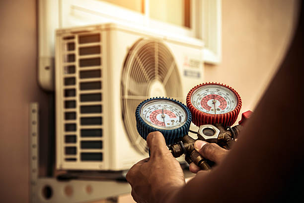 Professional Hvac technician working in Harrisburg, AR
